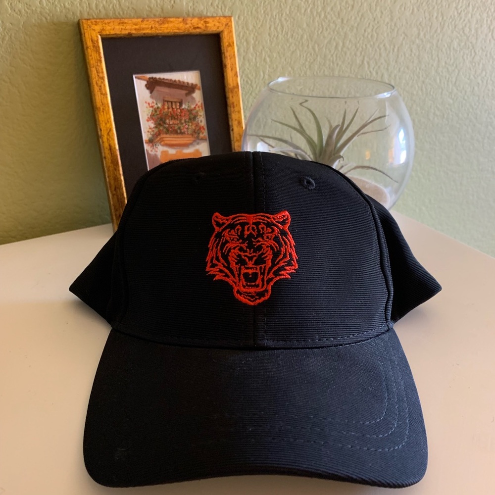 MISSGUIDED Red Tiger Baseball Hat